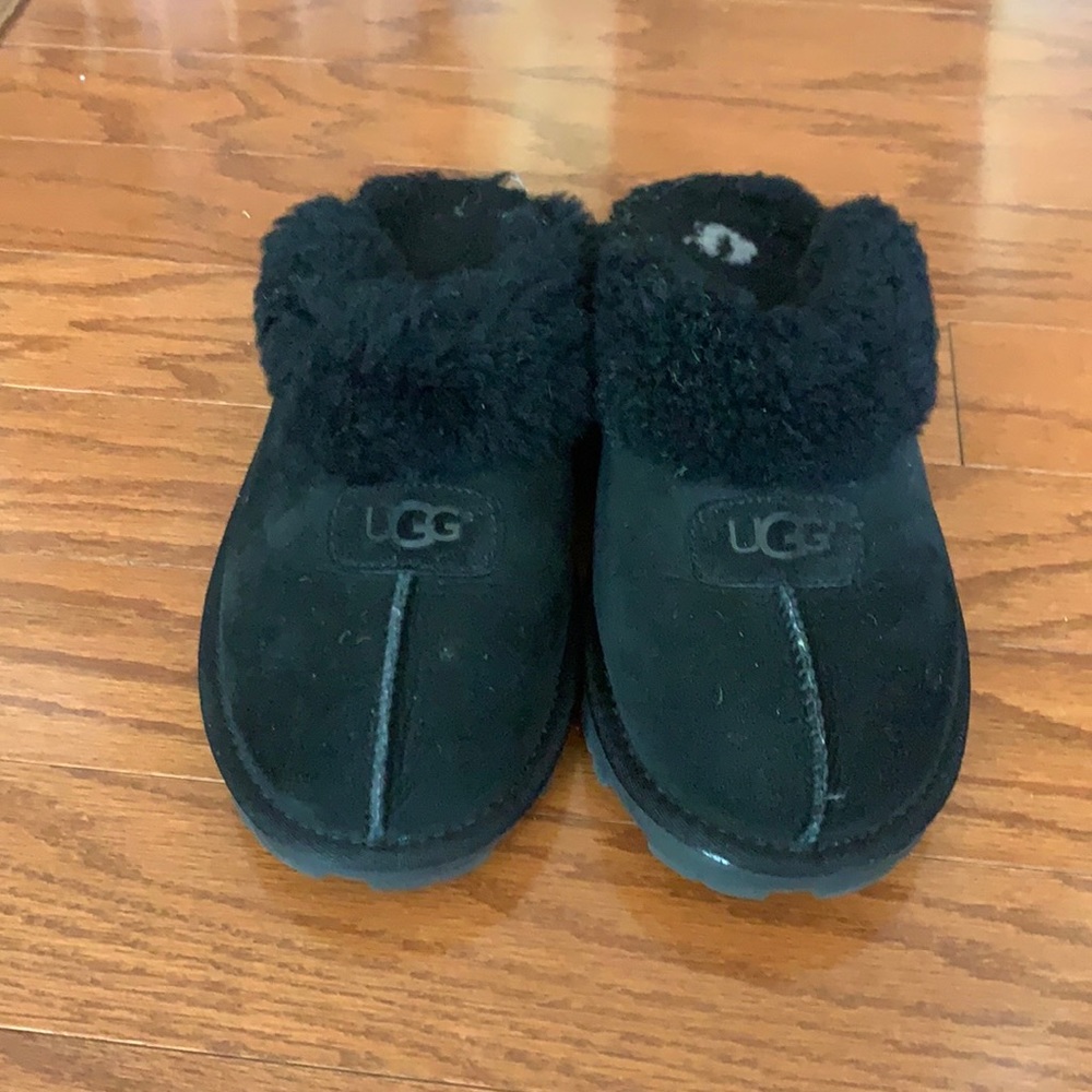 Black ugg slippers size 9